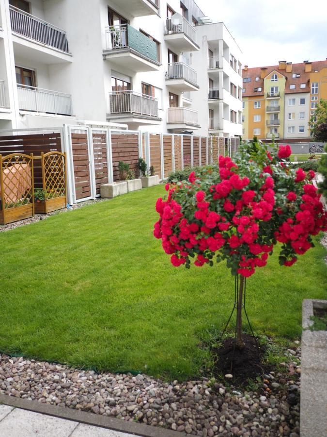 Swinoujscie Platan Patio 2- Berry Apartments Bagian luar foto