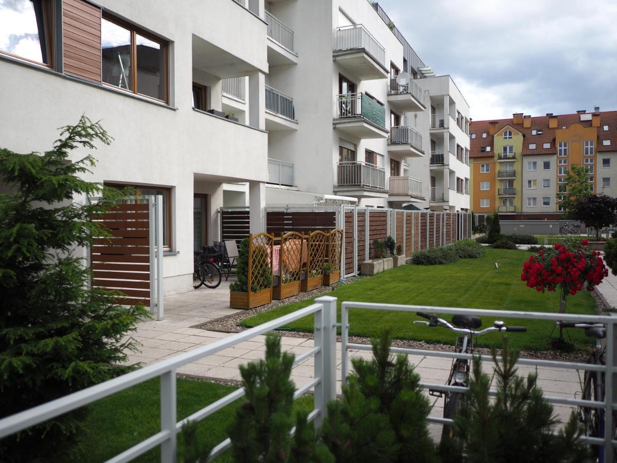 Swinoujscie Platan Patio 2- Berry Apartments Bagian luar foto