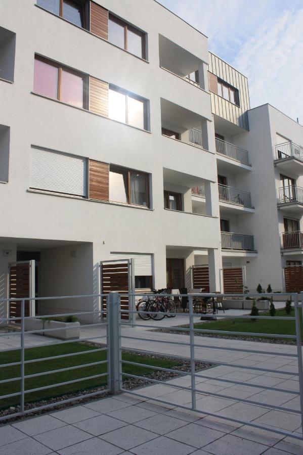 Swinoujscie Platan Patio 2- Berry Apartments Bagian luar foto