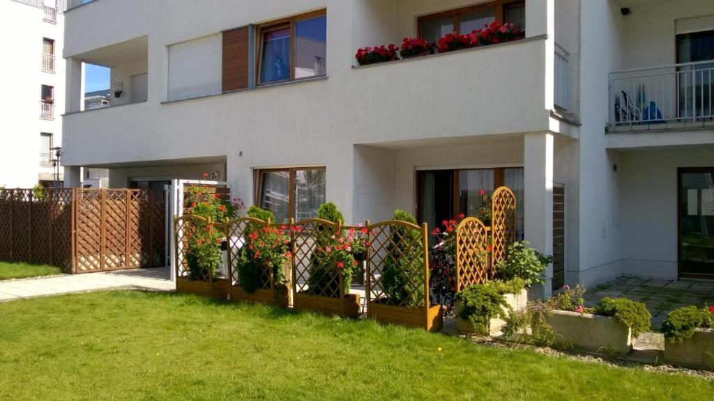 Swinoujscie Platan Patio 2- Berry Apartments Bagian luar foto