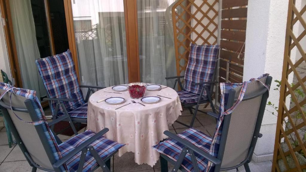 Swinoujscie Platan Patio 2- Berry Apartments Bagian luar foto